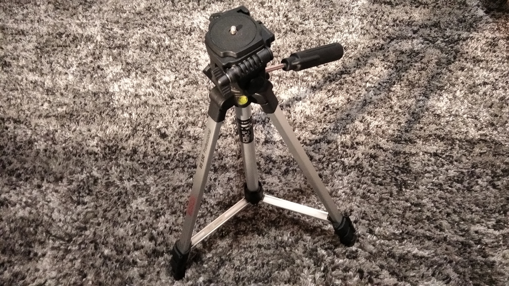 Tripod: Bosch BS 150 (Can extend and be much taller)